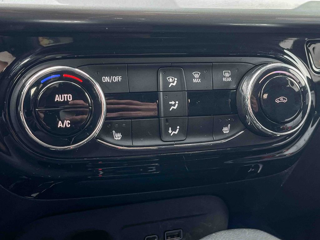 Certified 2025 Chevrolet Trax LT w/ LT Convenience Package image 26