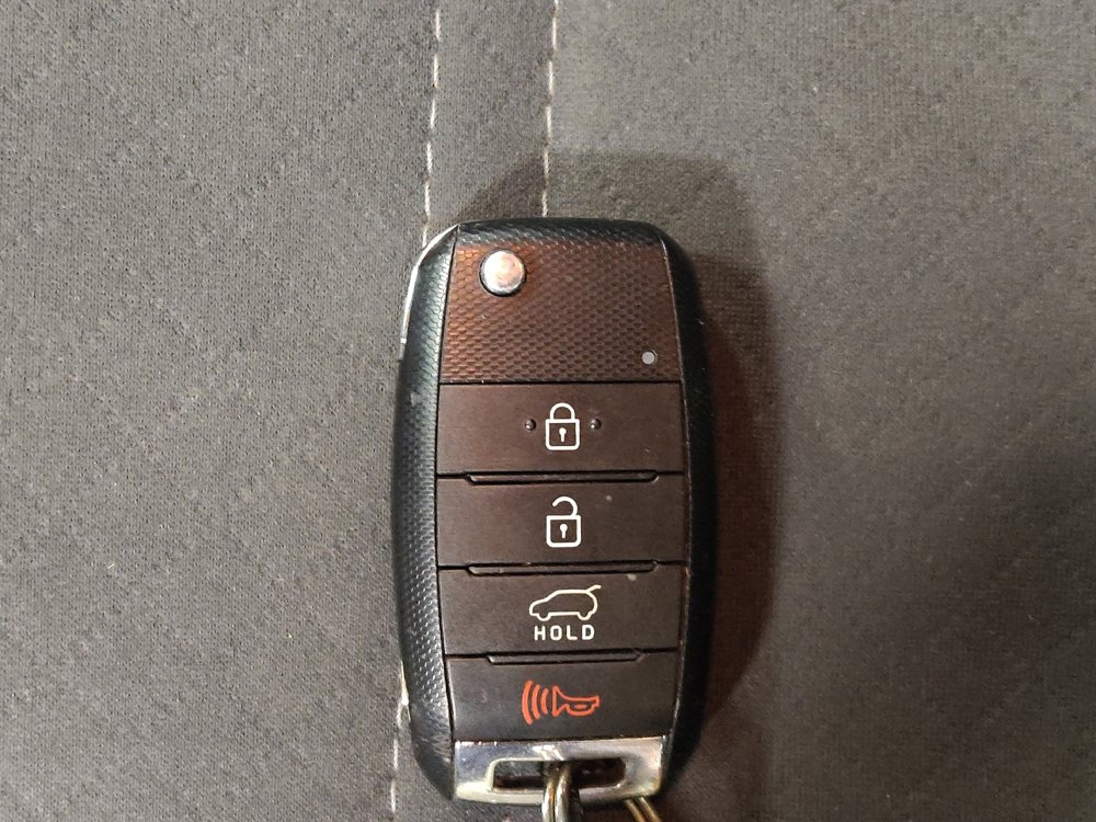 Used 2019 Kia Sorento LX image 32