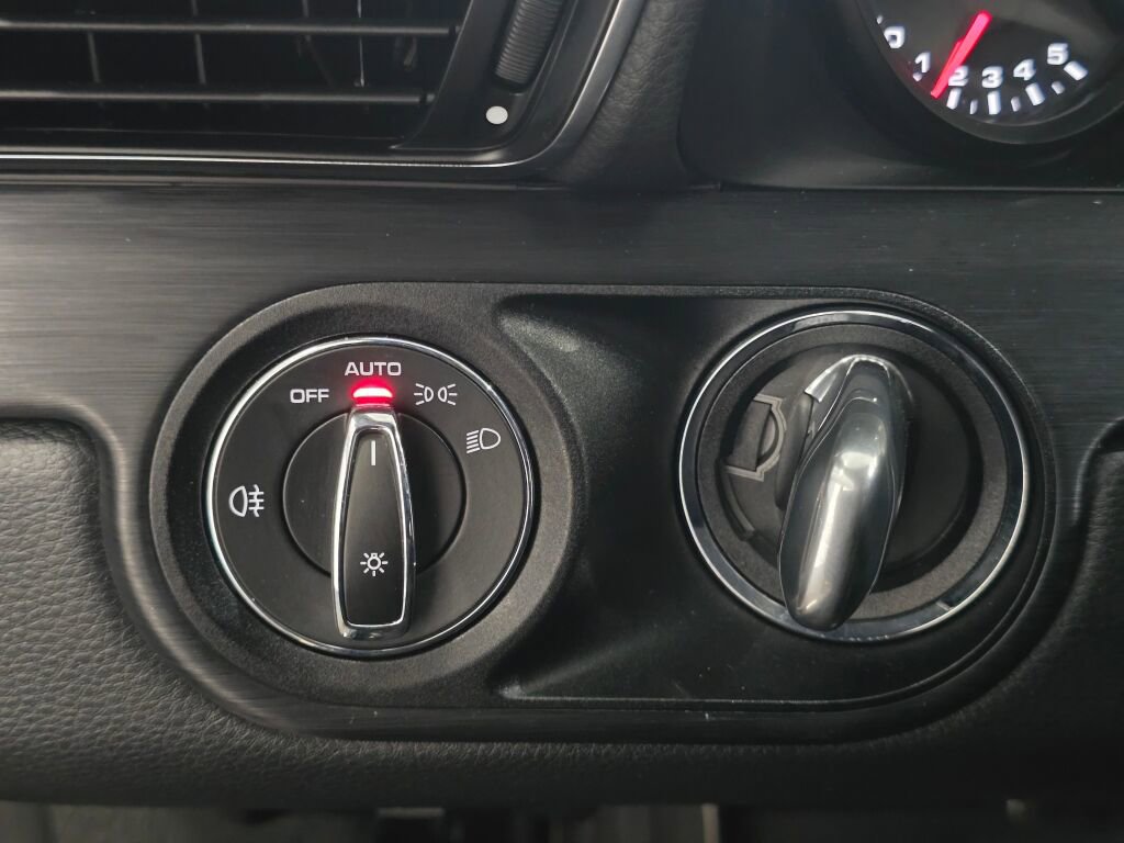 Certified 2018 Porsche 911 Carrera GTS RWD image 34