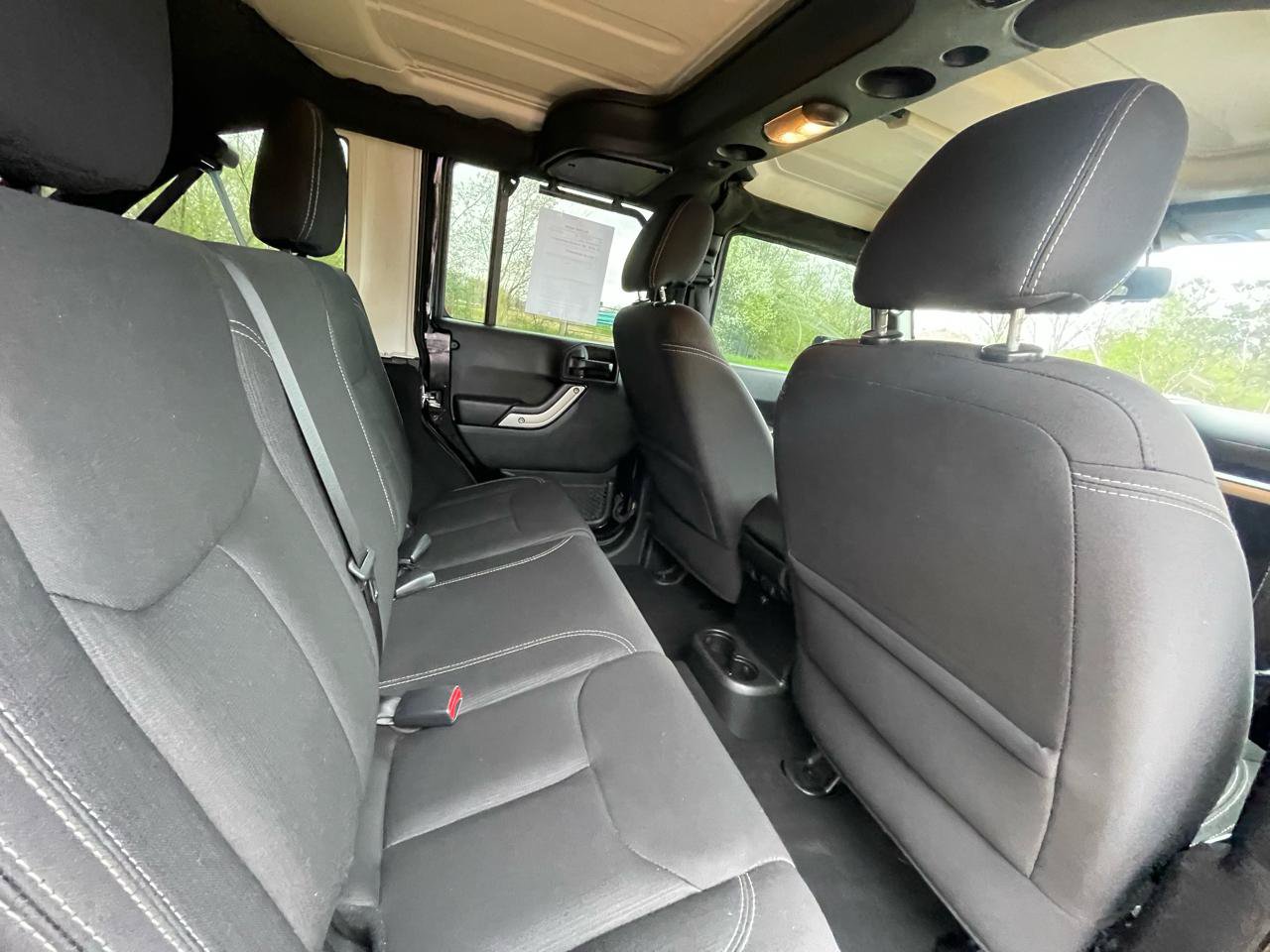 Used 2018 Jeep Wrangler Unlimited Sahara w/ Connectivity Group AWD/4WD image 13