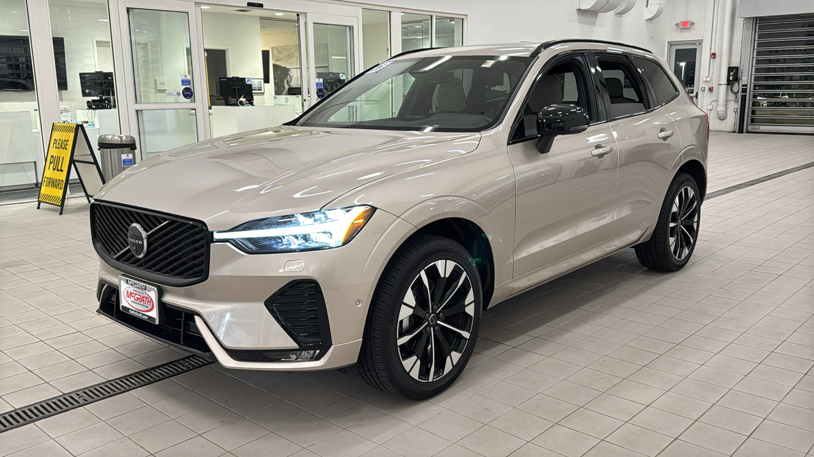 Used 2026 Volvo XC60 B5 Plus AWD/4WD image 9