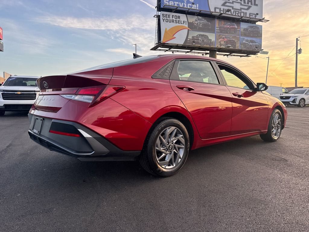 Used 2024 Hyundai Elantra SEL FWD image 6