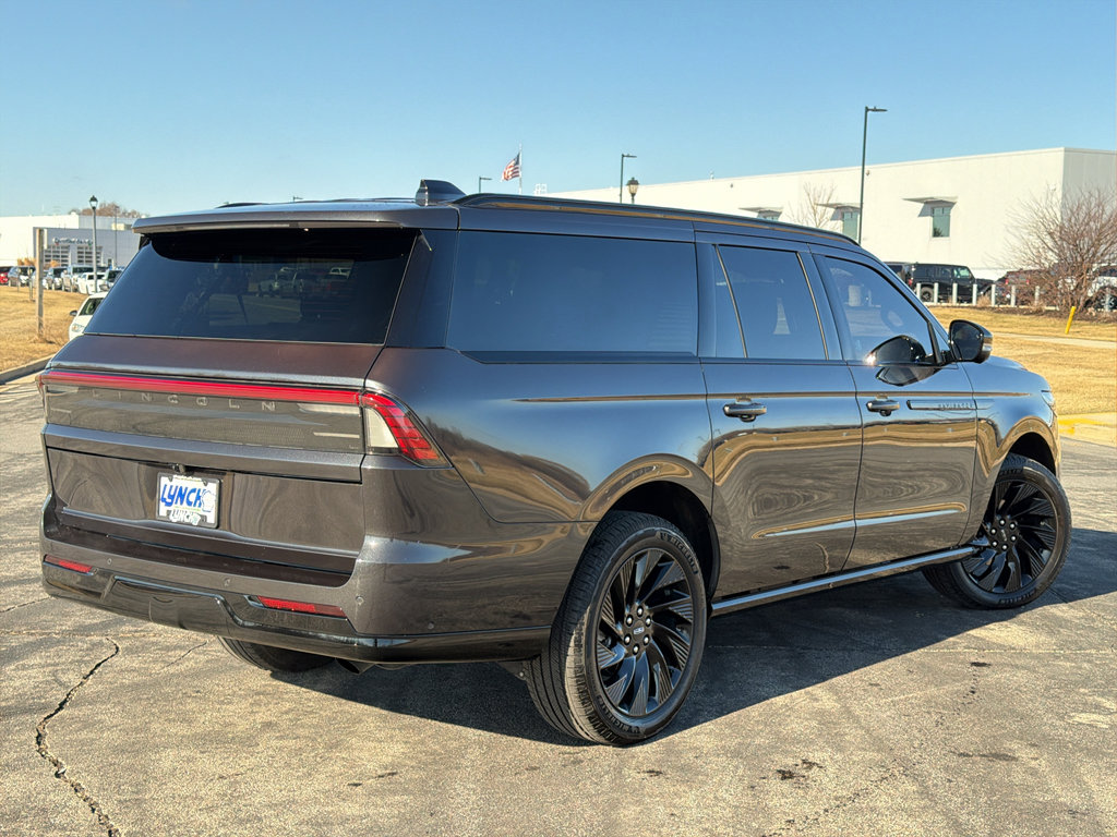 Used 2025 Lincoln Navigator L Reserve w/ Jet Appearance Package image 4