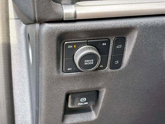 Used 2025 Ford Expedition Active image 33