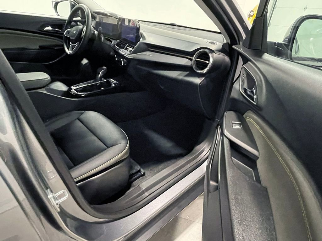 Used 2025 Chevrolet Trax ACTIV image 23