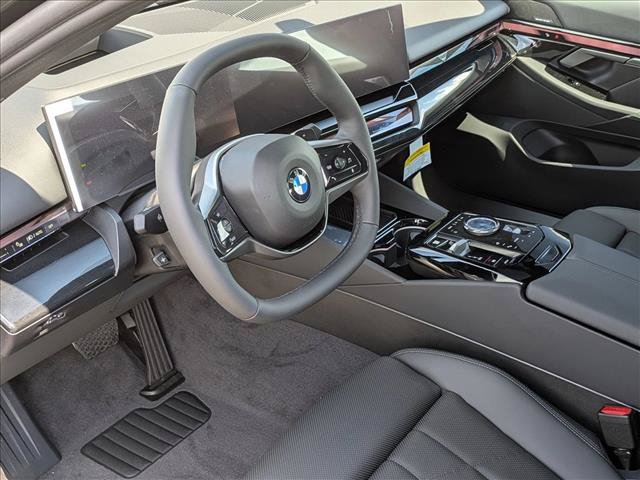 Used 2027 BMW 530i xDrive w/ Premium Package AWD/4WD image 3