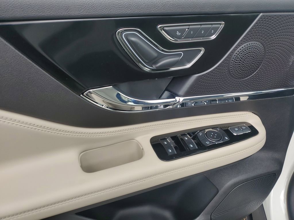 New 2026 Lincoln Corsair Premiere FWD image 19