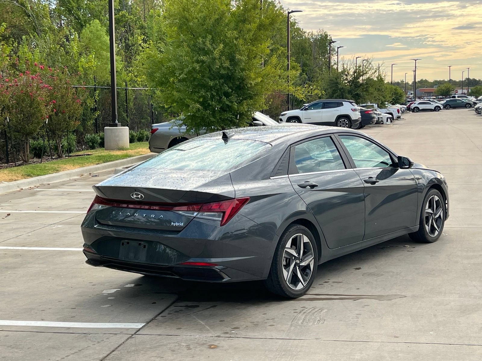 Used 2023 Hyundai Elantra Limited w/ Preferred Accessory Package FWD image 12