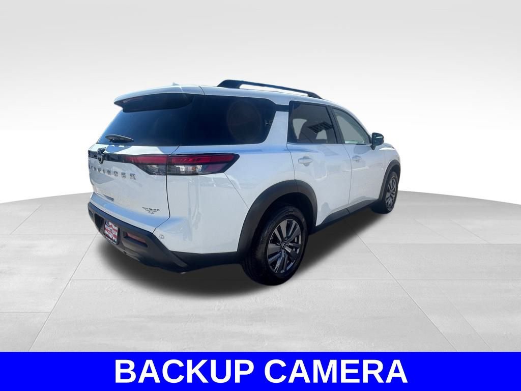 Used 2025 Nissan Pathfinder SV image 4