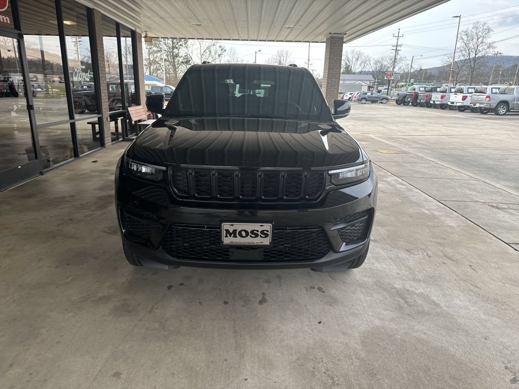New 2025 Jeep Grand Cherokee 4WD image 2