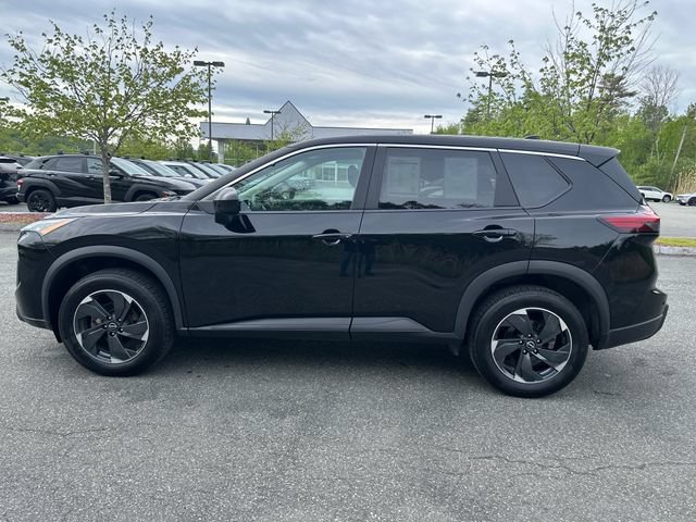 Used 2024 Nissan Rogue SV AWD/4WD image 2