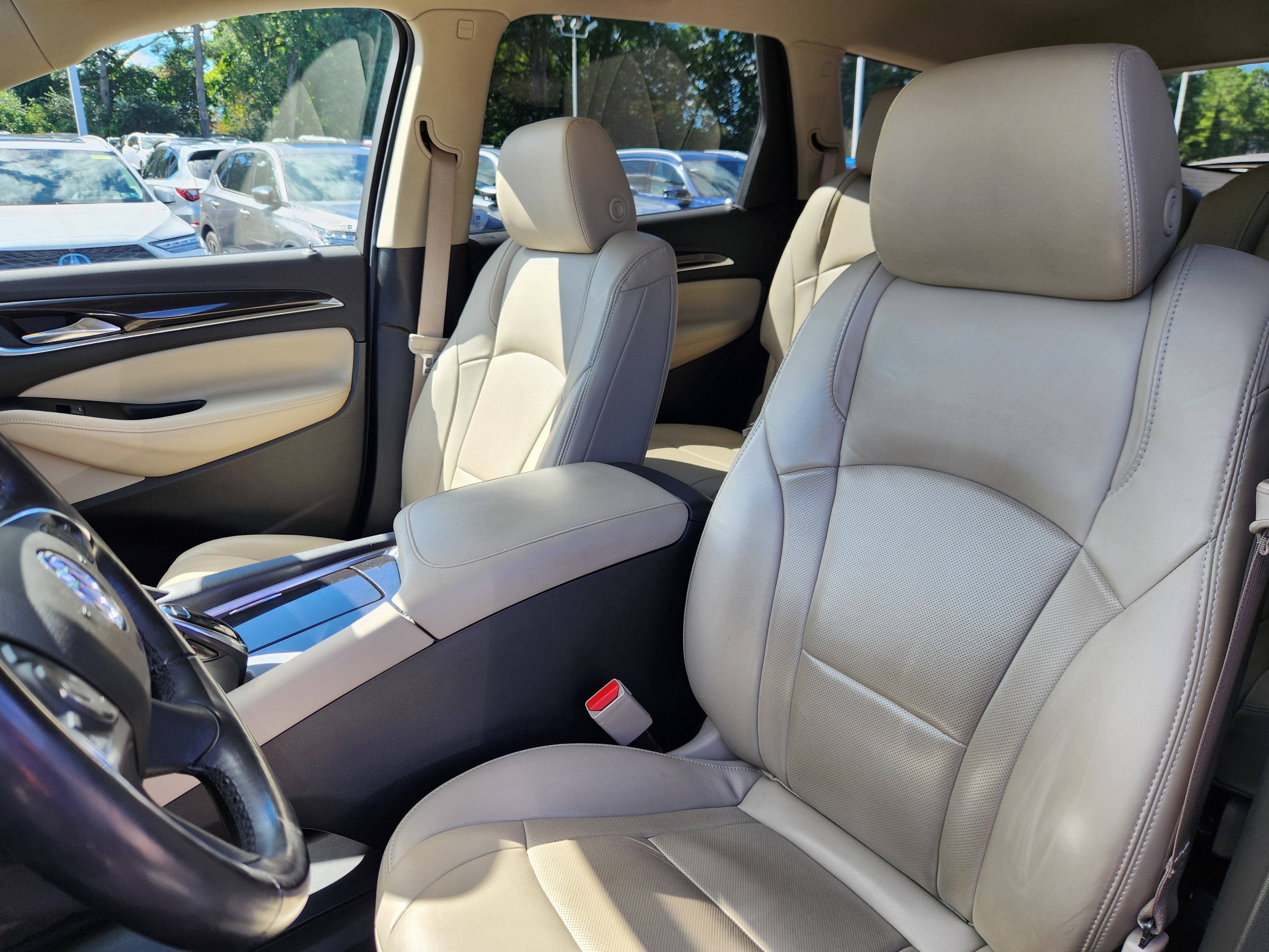 Used 2018 Buick Enclave Essence FWD image 7