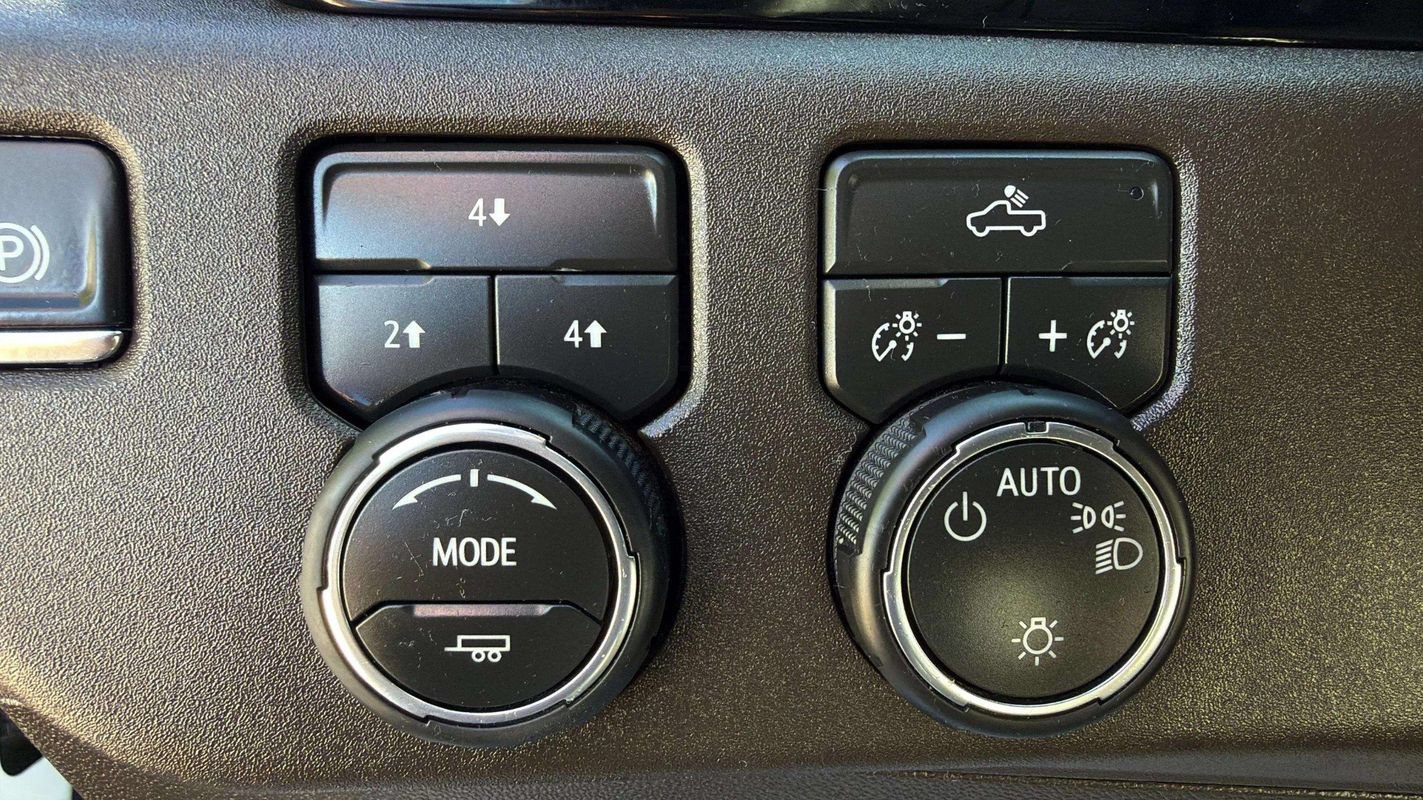 Used 2026 Chevrolet Silverado 2500 LT AWD/4WD image 14