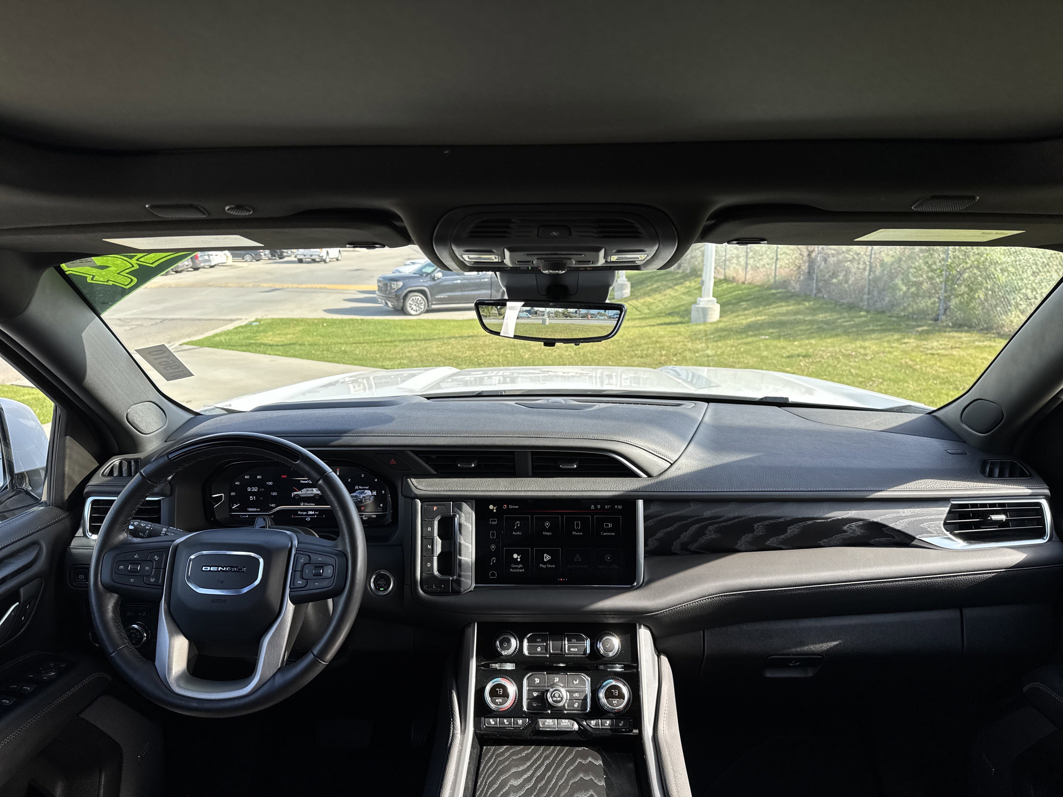 Used 2024 GMC Yukon XL Denali w/ Advanced Technology Package image 27