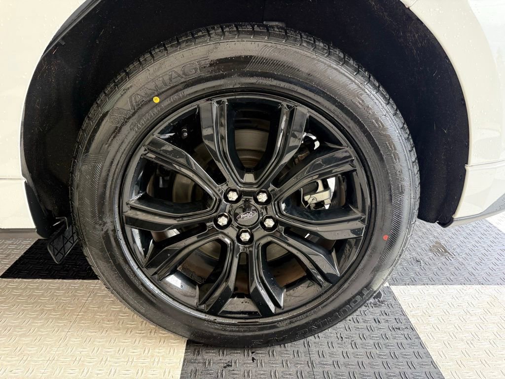 Used 2022 Ford Edge SE w/ Black Appearance Package image 11