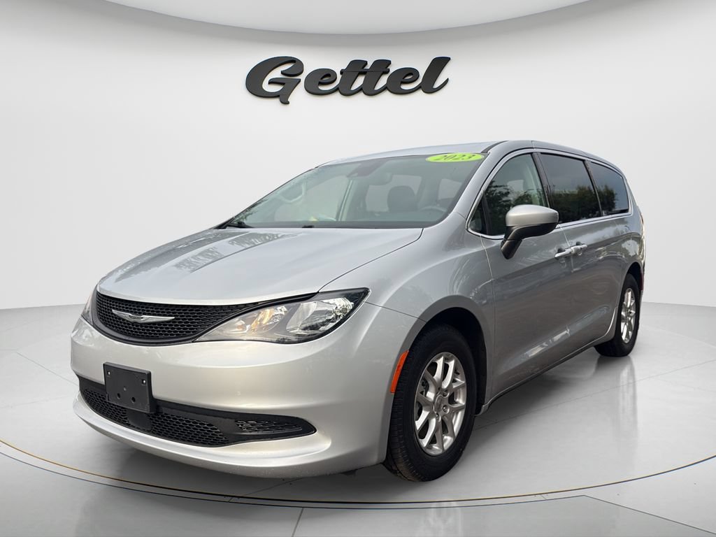 Used 2023 Chrysler Voyager LX FWD image 1