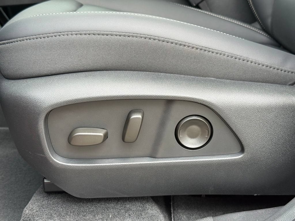 New 2027 GMC Terrain Elevation w/ Elevation Premium Package FWD image 12
