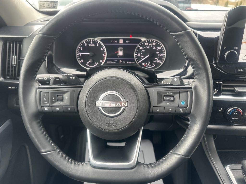 Used 2025 Nissan Pathfinder SL image 19