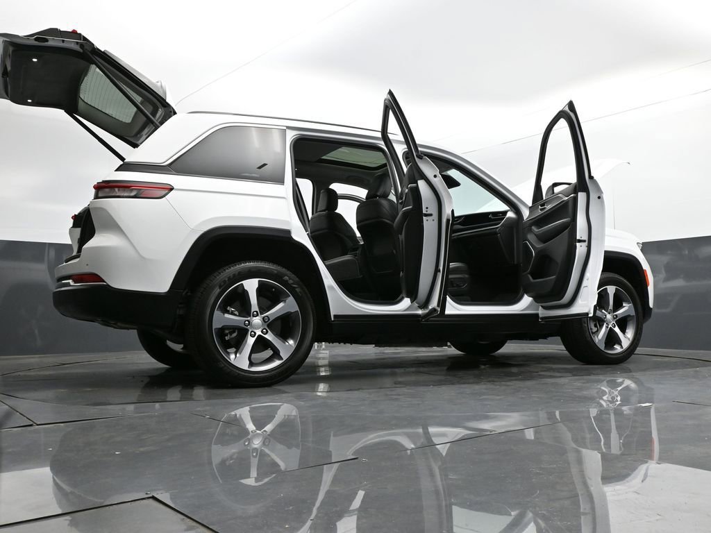 Used 2023 Jeep Grand Cherokee 4WD 4xe image 32