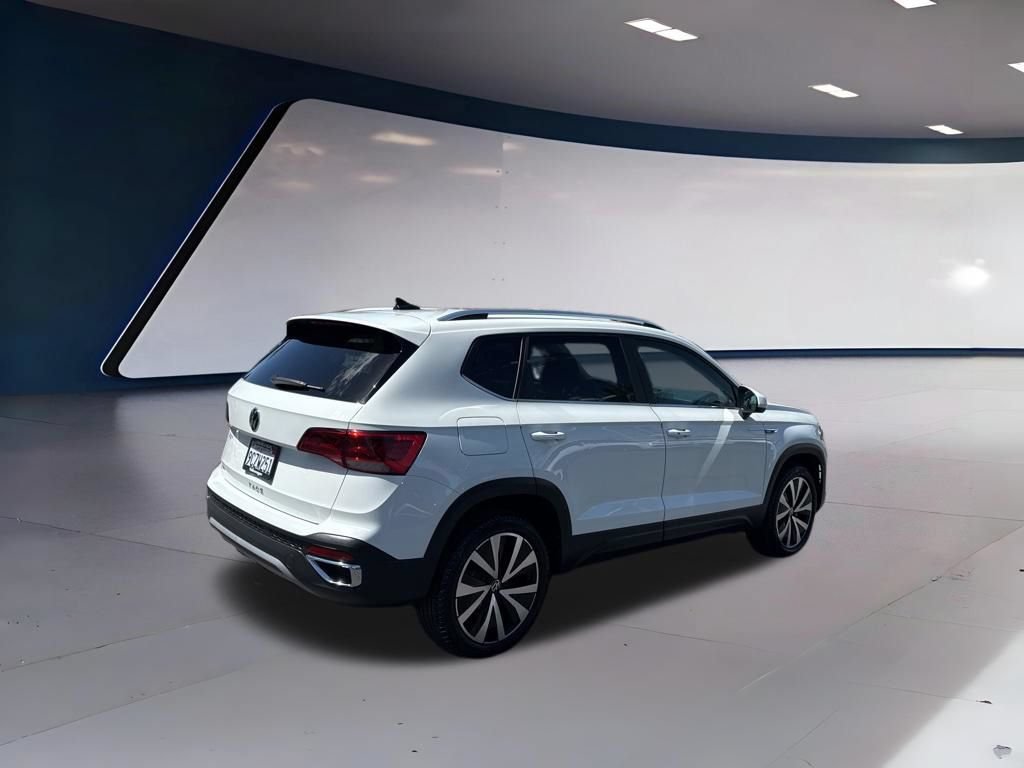 Certified 2022 Volkswagen Taos SE w/ Driver Assistance Package FWD image 2