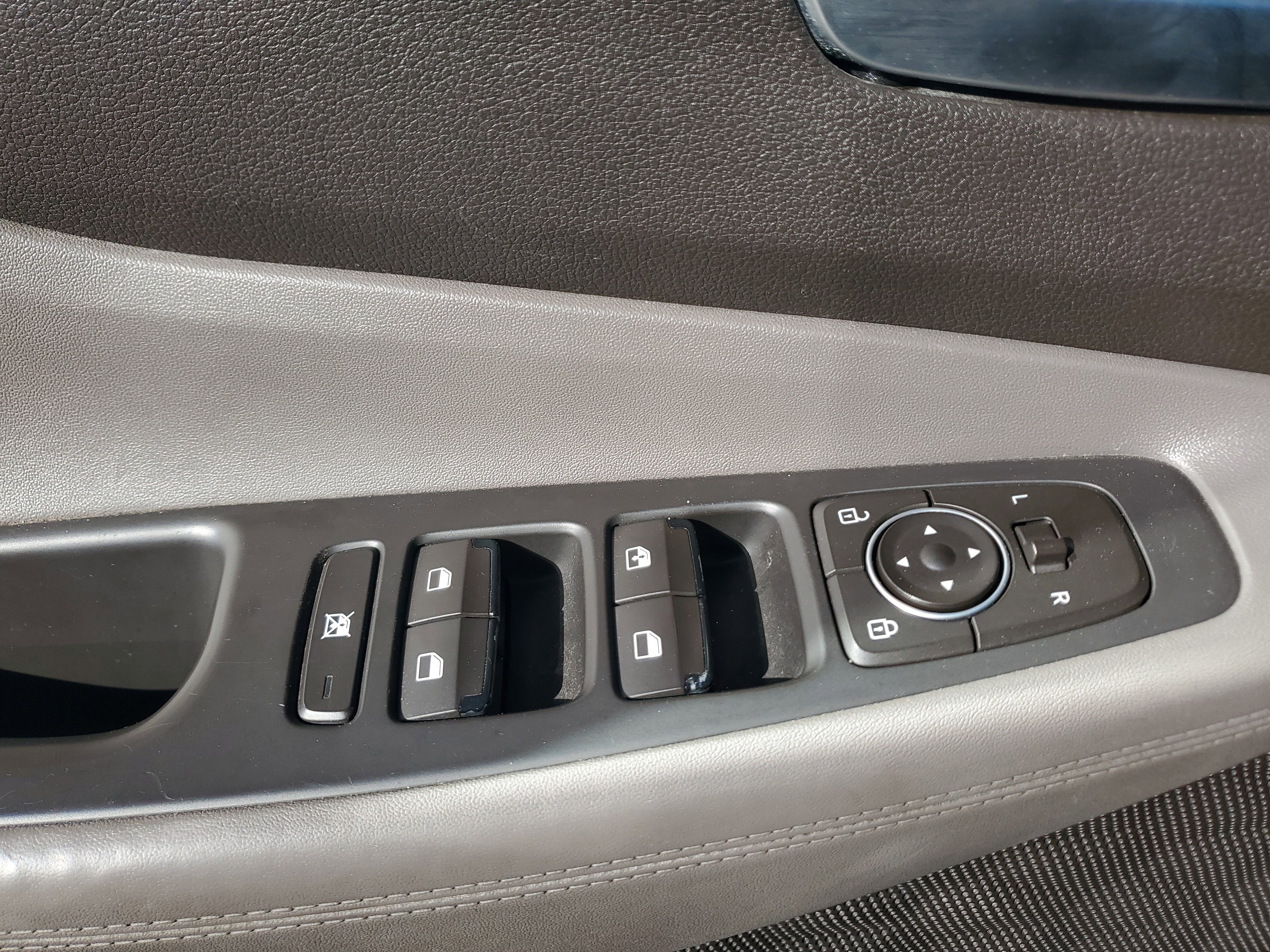 Used 2020 Hyundai Santa Fe SE image 27