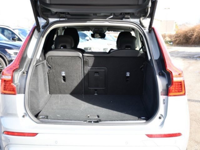 Certified 2025 Volvo XC60 B5 Plus image 23