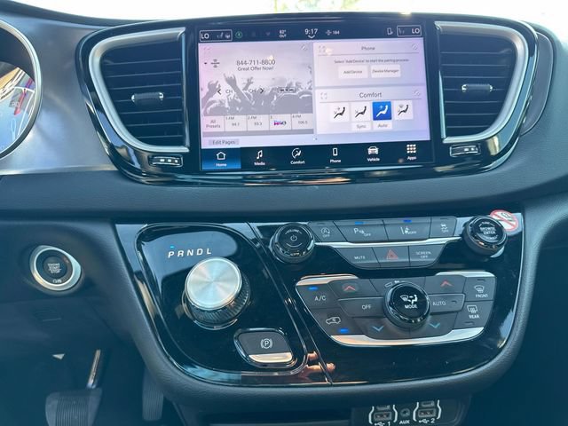 Used 2025 Chrysler Pacifica Select FWD image 30