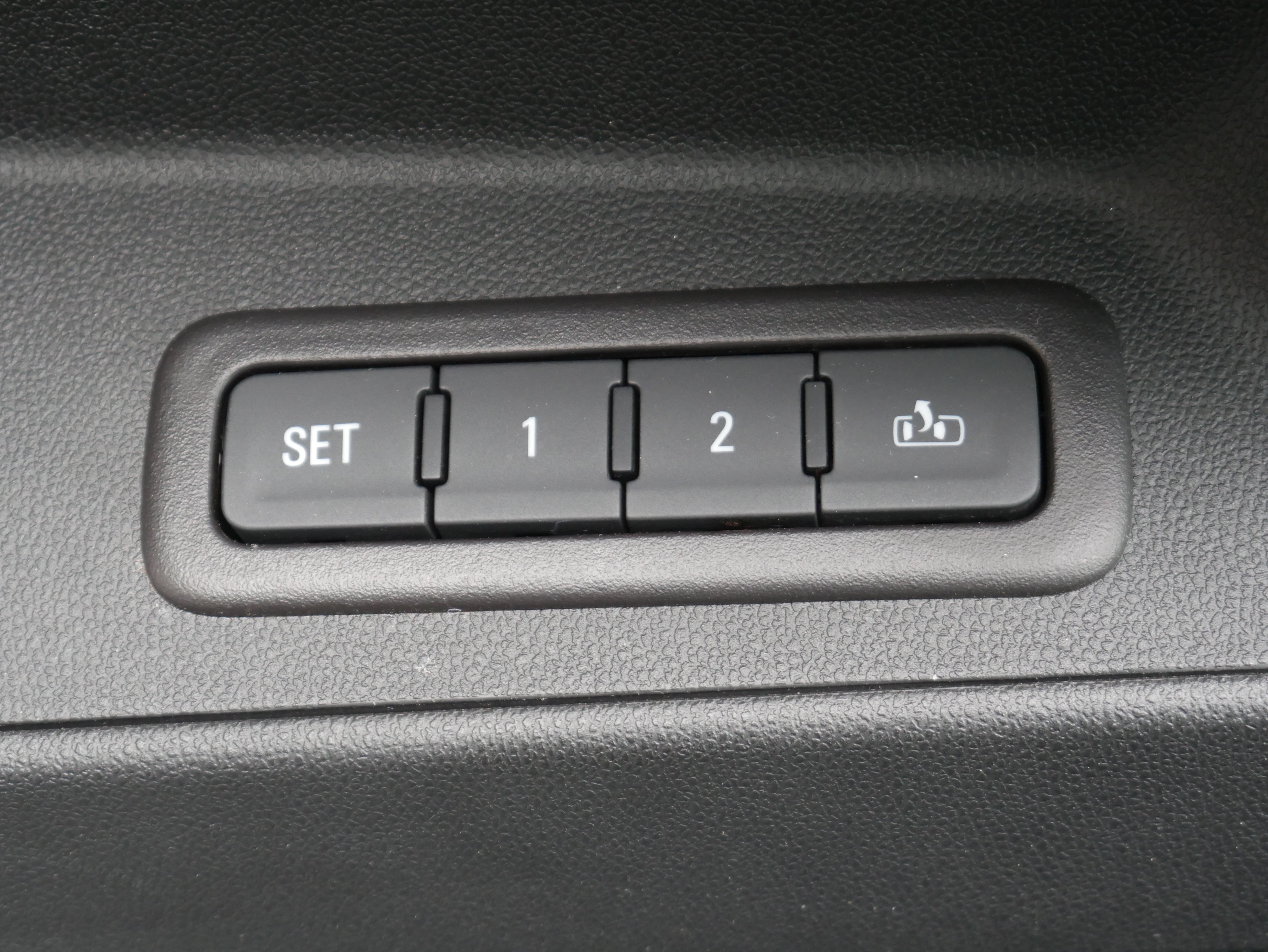 Certified 2020 Chevrolet Equinox Premier AWD/4WD image 30