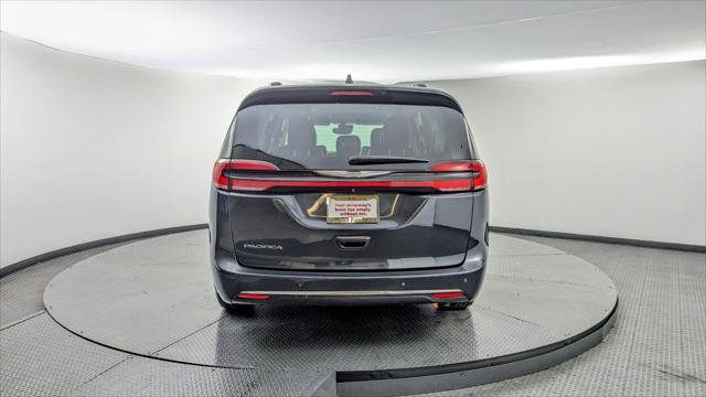 Used 2021 Chrysler Pacifica Touring-L image 7