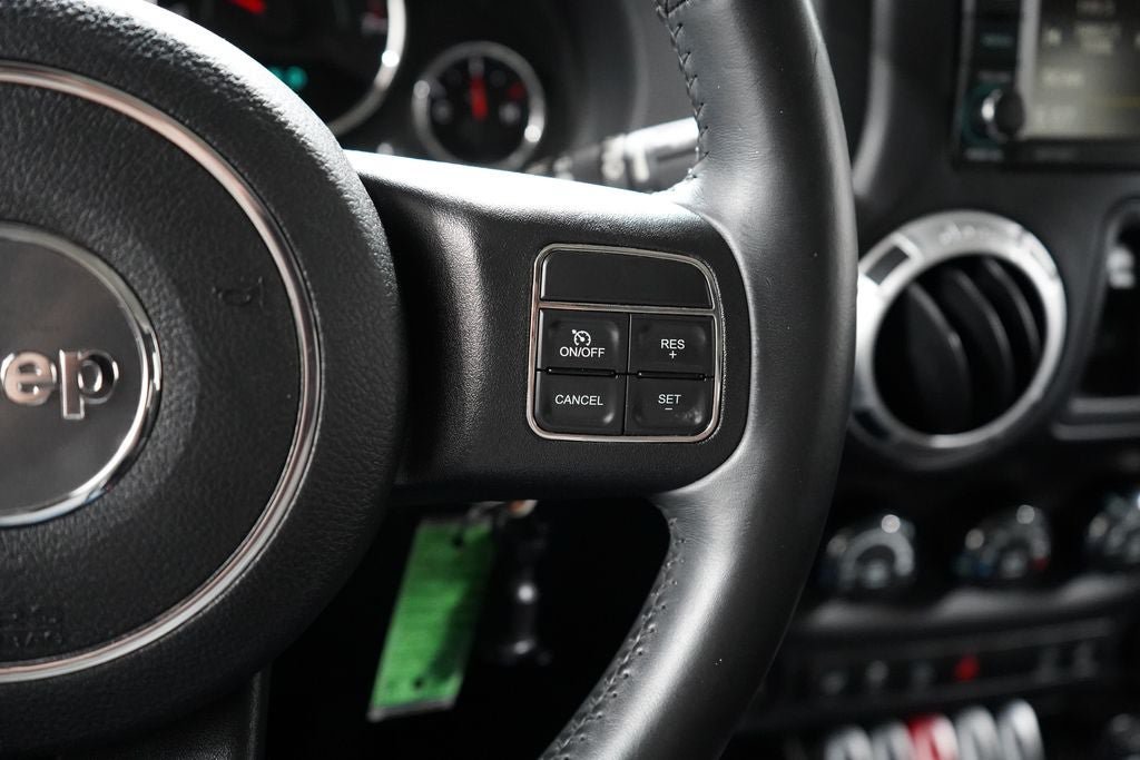 Used 2014 Jeep Wrangler Unlimited Sahara w/ Connectivity Group AWD/4WD image 14
