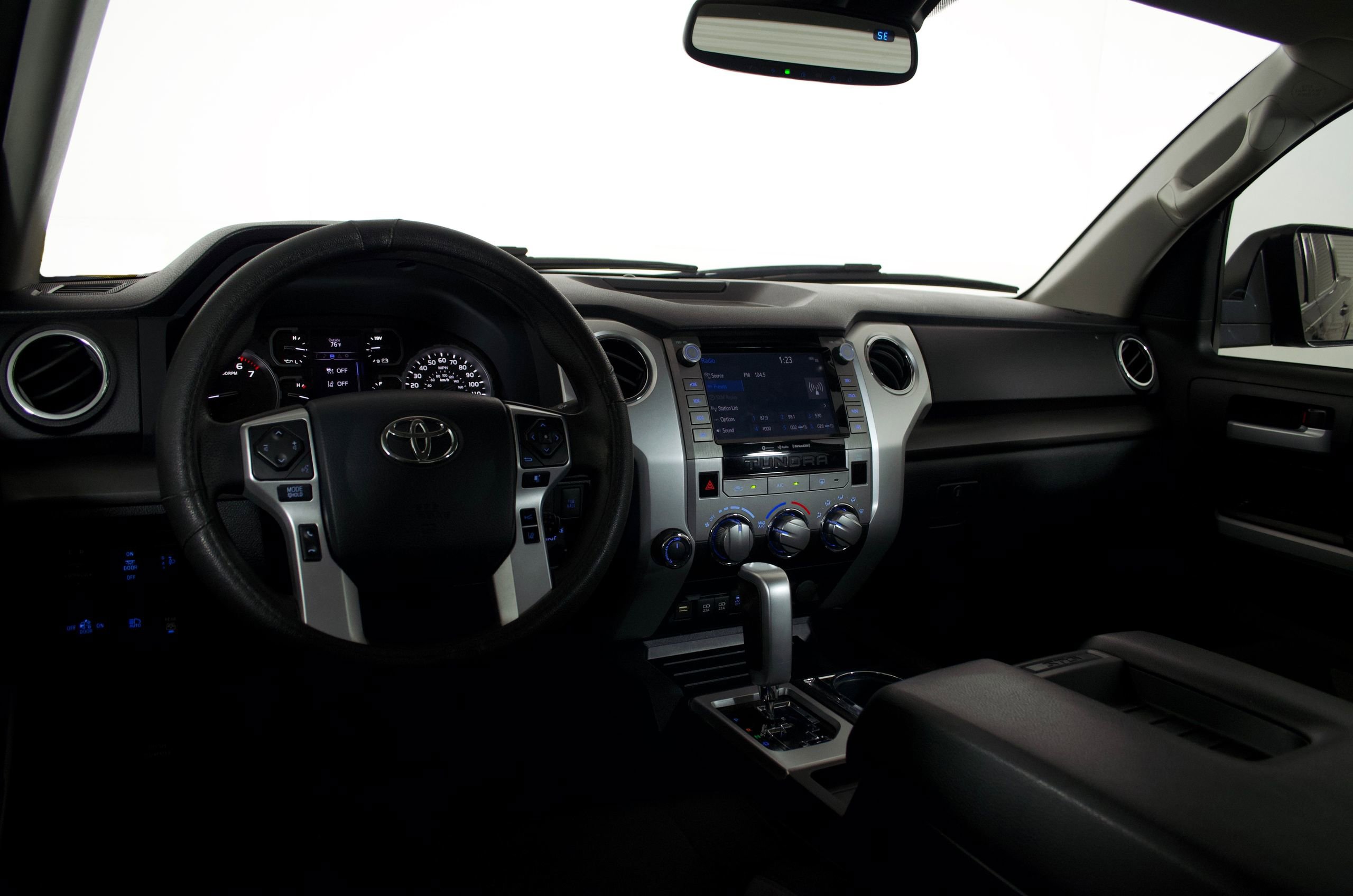 Used 2020 Toyota Tundra SR5 w/ SR5 Upgrade Package AWD/4WD image 19