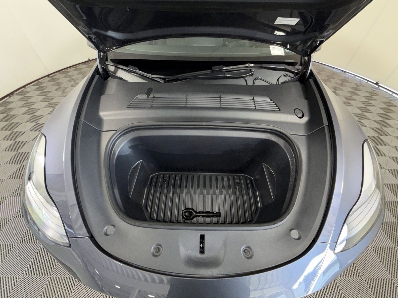 Used 2023 Tesla Model Y Long Range image 28