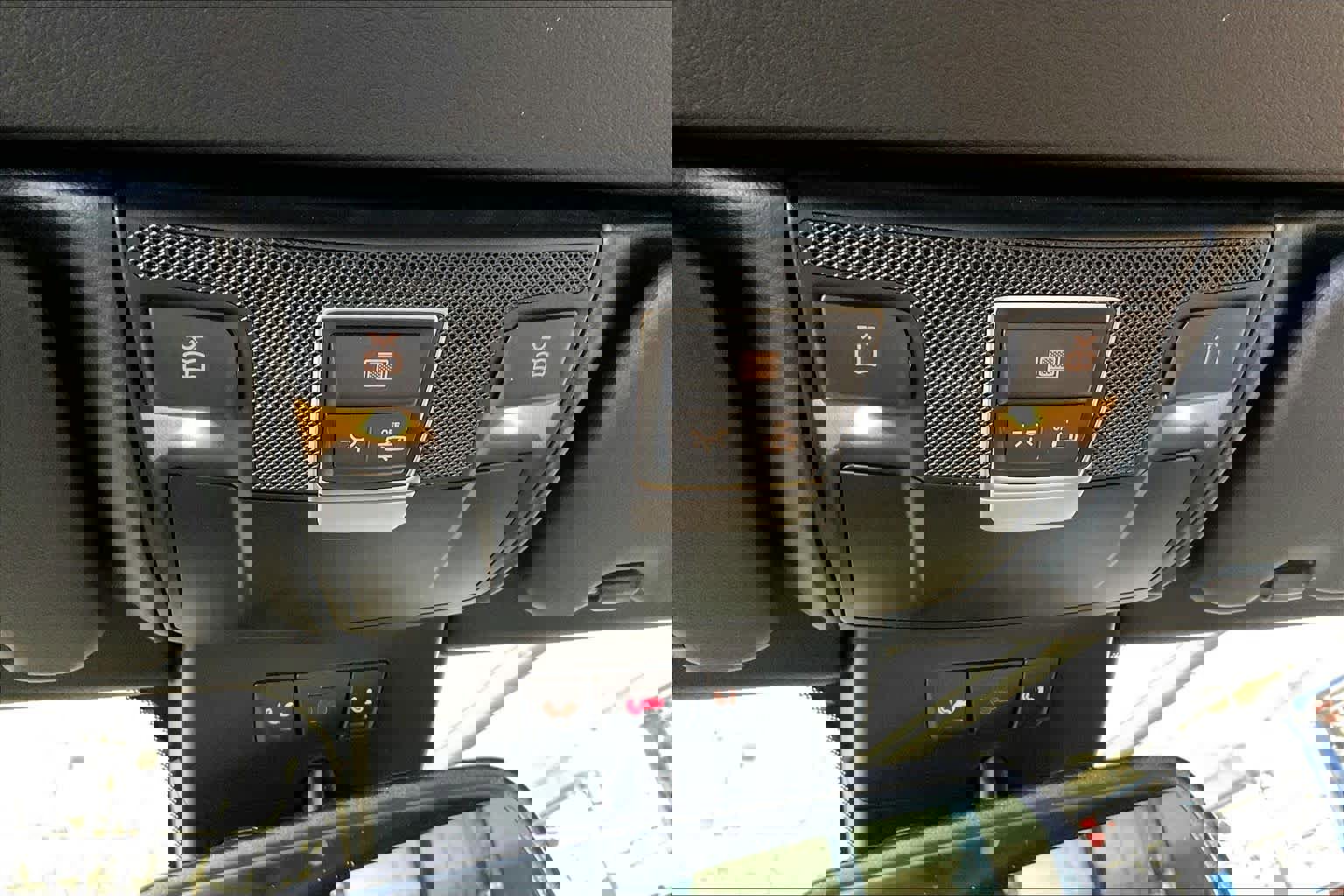 Used 2016 Mercedes-Benz SL 550 image 33