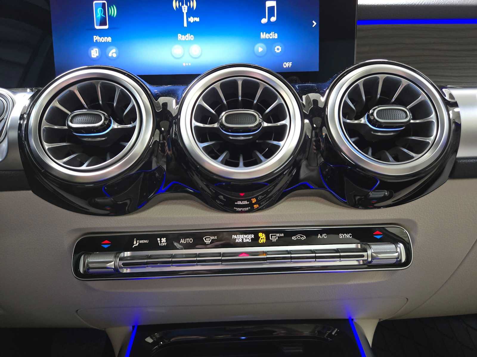 New 2026 Mercedes-Benz GLB 250 4MATIC image 28