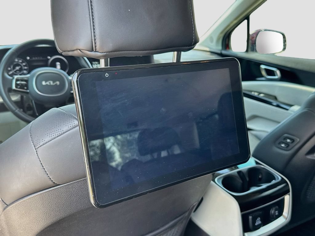 Certified 2023 Kia Carnival SX FWD image 39