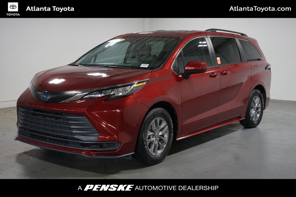 Used 2022 Toyota Sienna LE w/ LE Plus Package