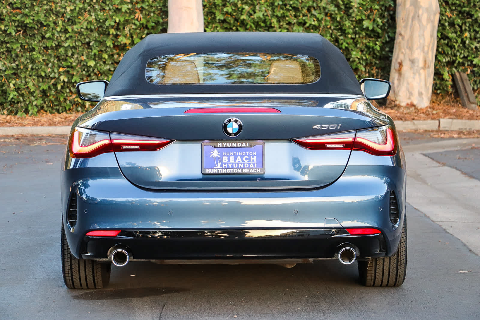 Used 2024 BMW 430i Convertible w/ Premium Package RWD image 17