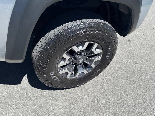 Used 2023 Toyota Tacoma TRD Off-Road w/ Technology Package AWD/4WD image 39
