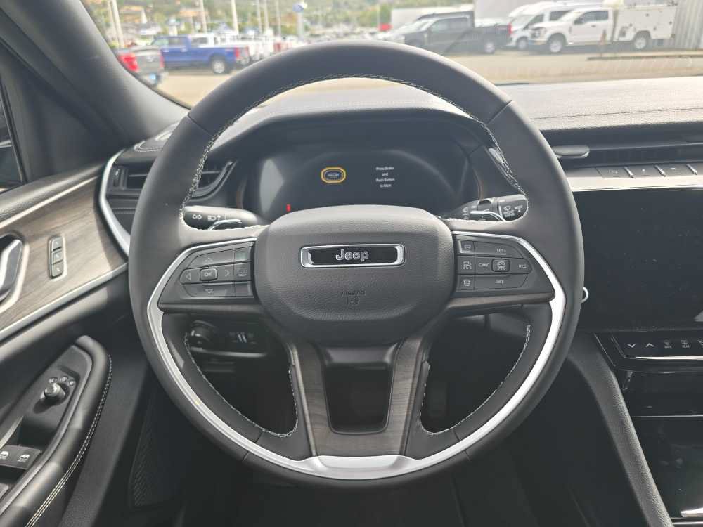 New 2026 Jeep Grand Cherokee Limited AWD/4WD image 11