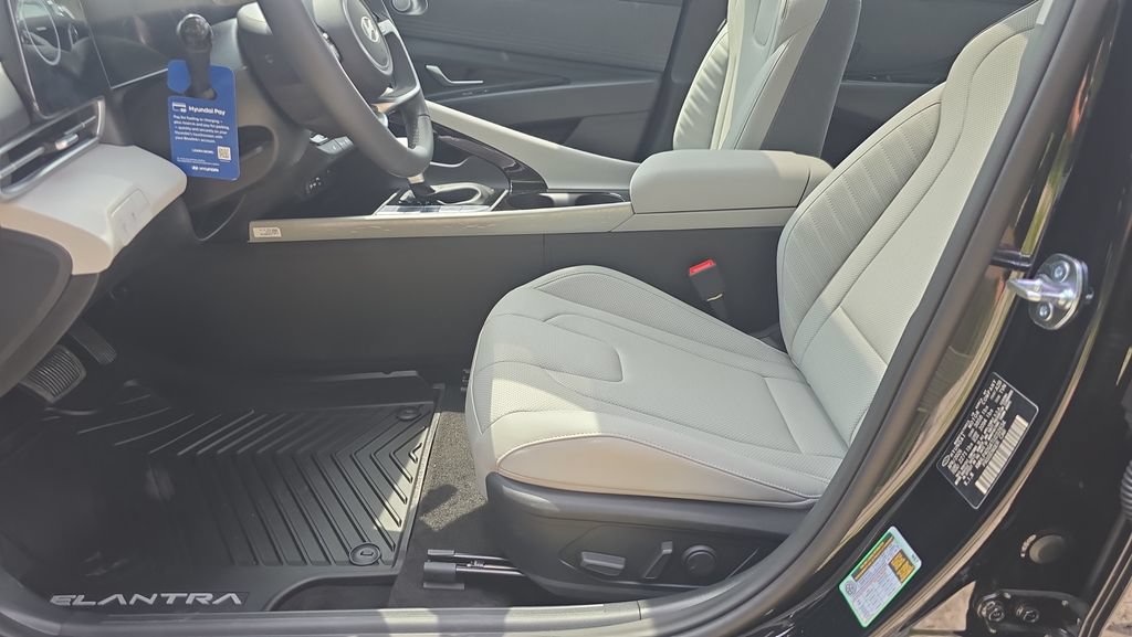New 2026 Hyundai Elantra Limited FWD image 14