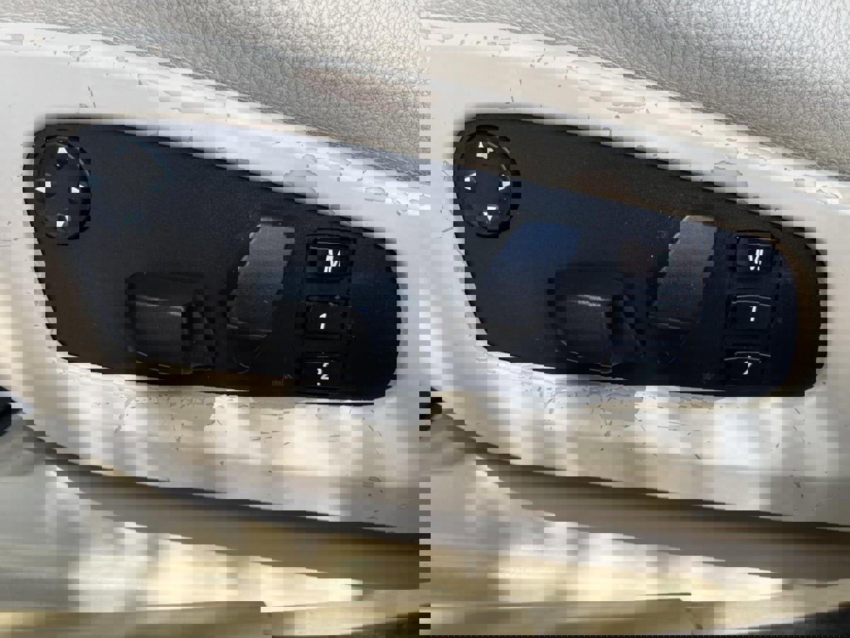 Used 2008 BMW 528xi Sedan image 11