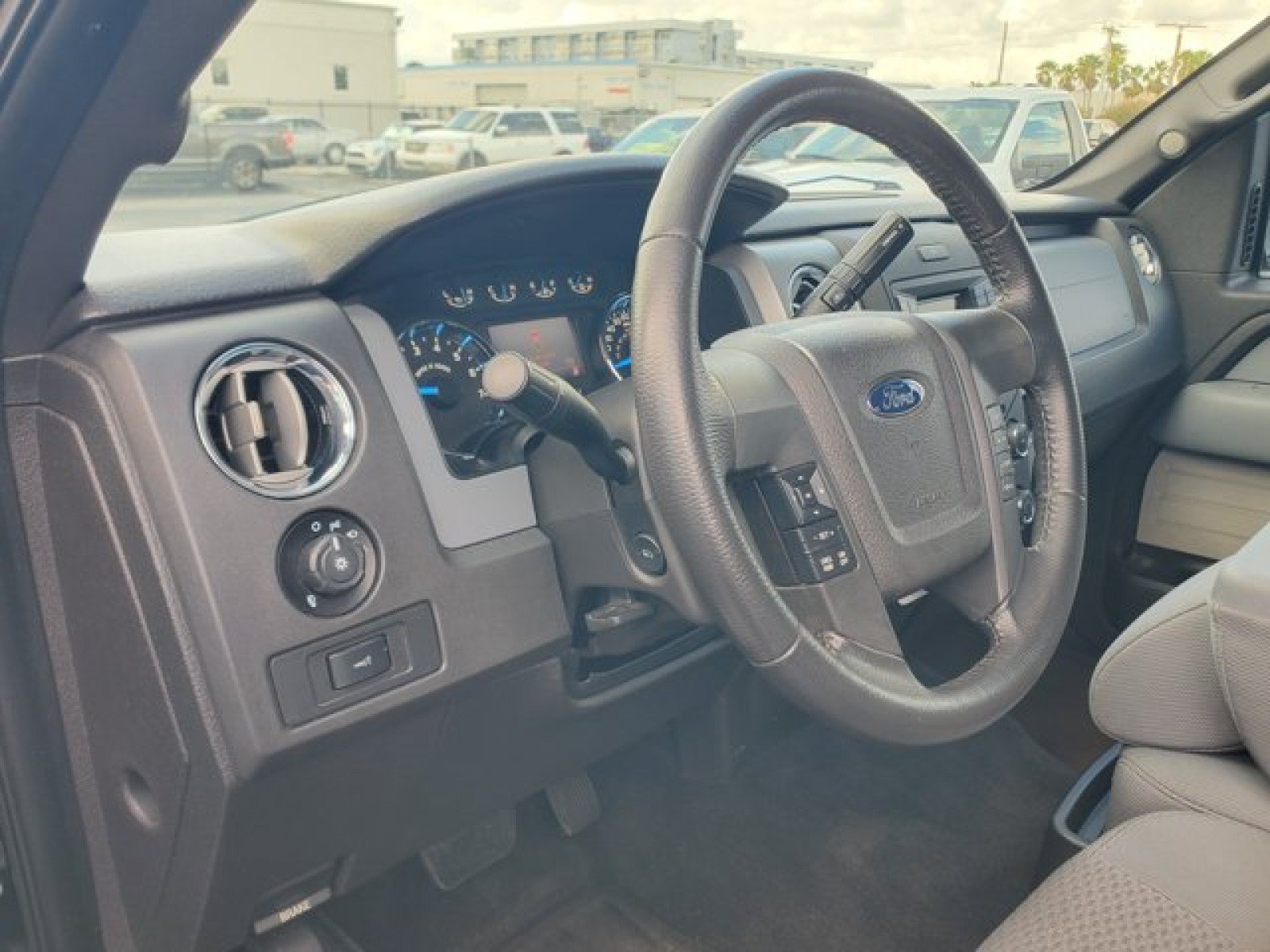 Used 2013 Ford F150 XLT w/ Luxury Equipment Group RWD image 9