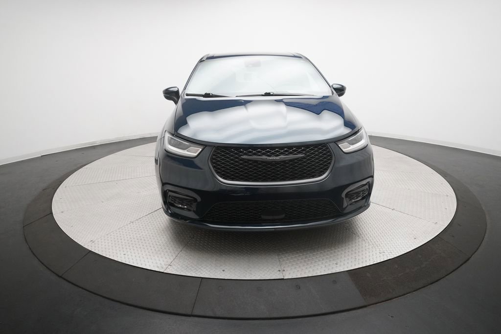 Used 2023 Chrysler Pacifica Touring-L w/ S Appearance Package image 11