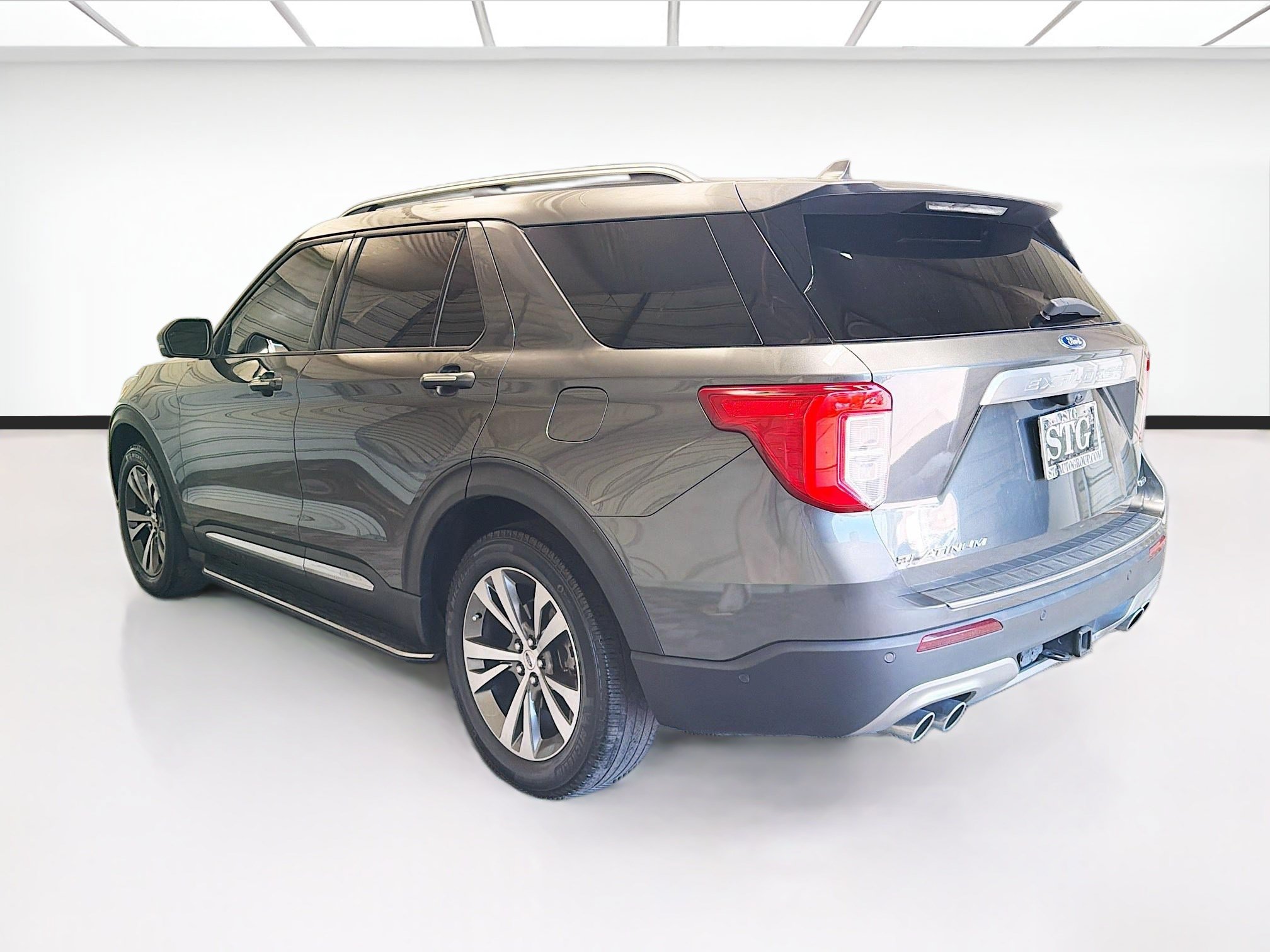 Used 2020 Ford Explorer Platinum w/ Premium Technology Package AWD/4WD image 6