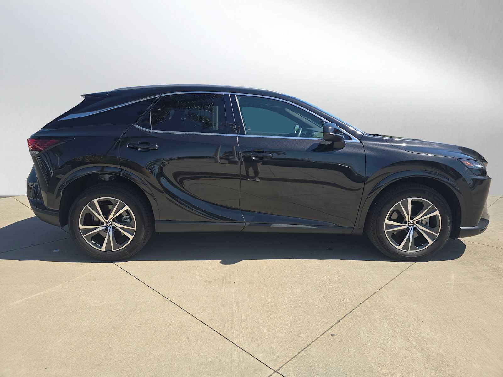 Used 2025 Lexus RX 350 FWD image 2