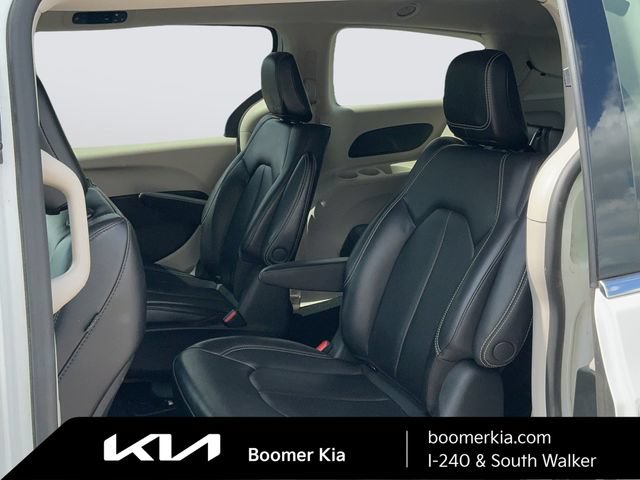 Used 2023 Chrysler Pacifica Touring-L FWD image 14