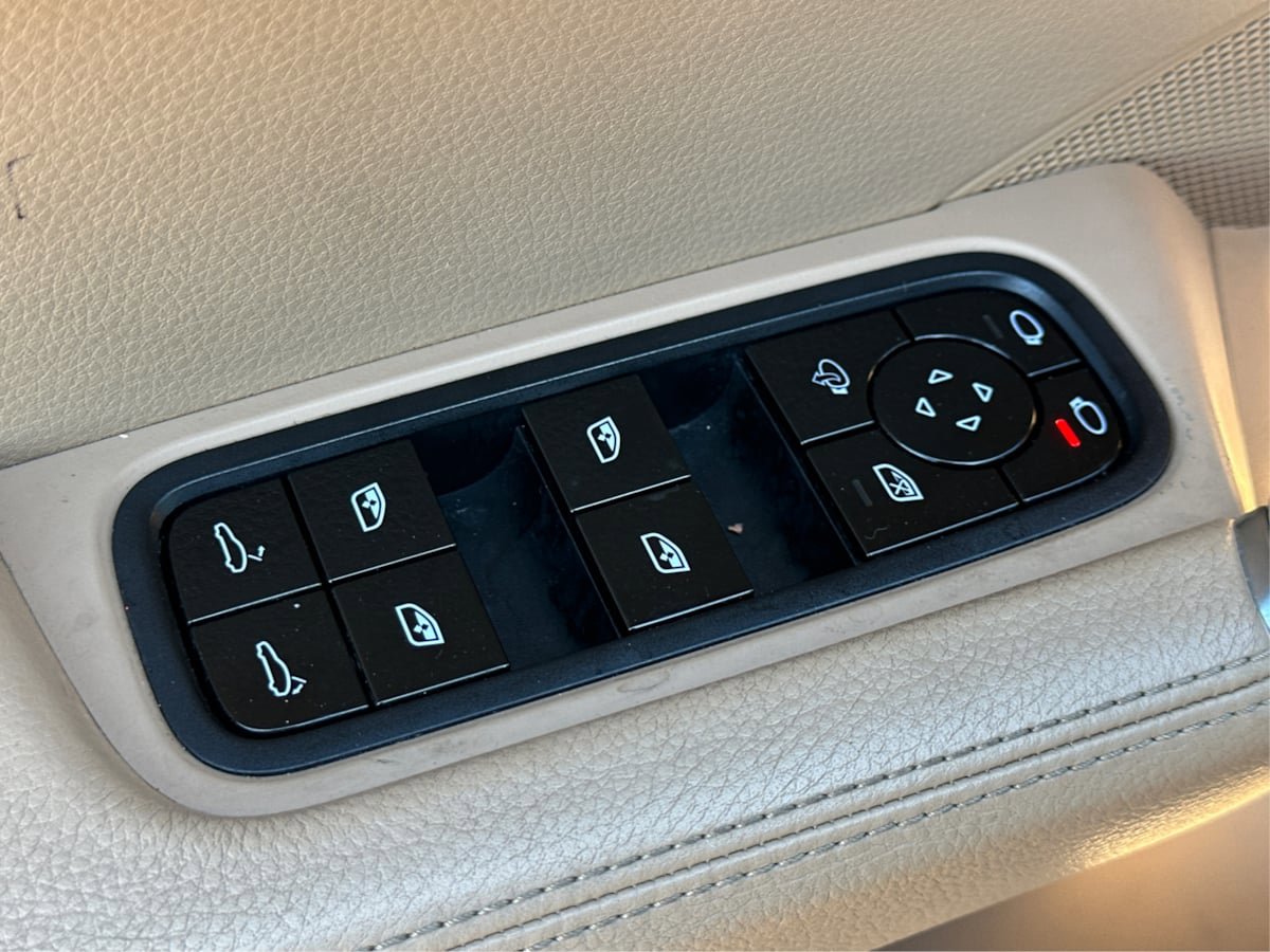 Used 2020 Porsche Cayenne AWD/4WD image 12