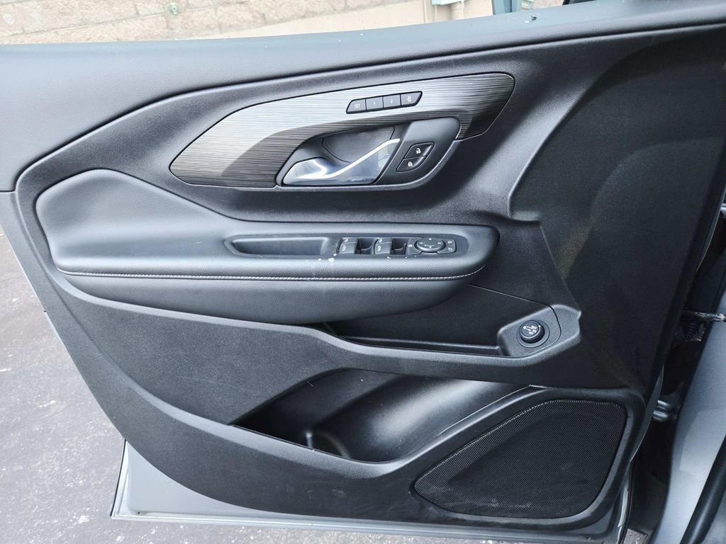Used 2024 GMC Terrain SLT image 34