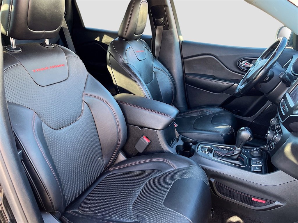 Used 2019 Jeep Cherokee Trailhawk image 29