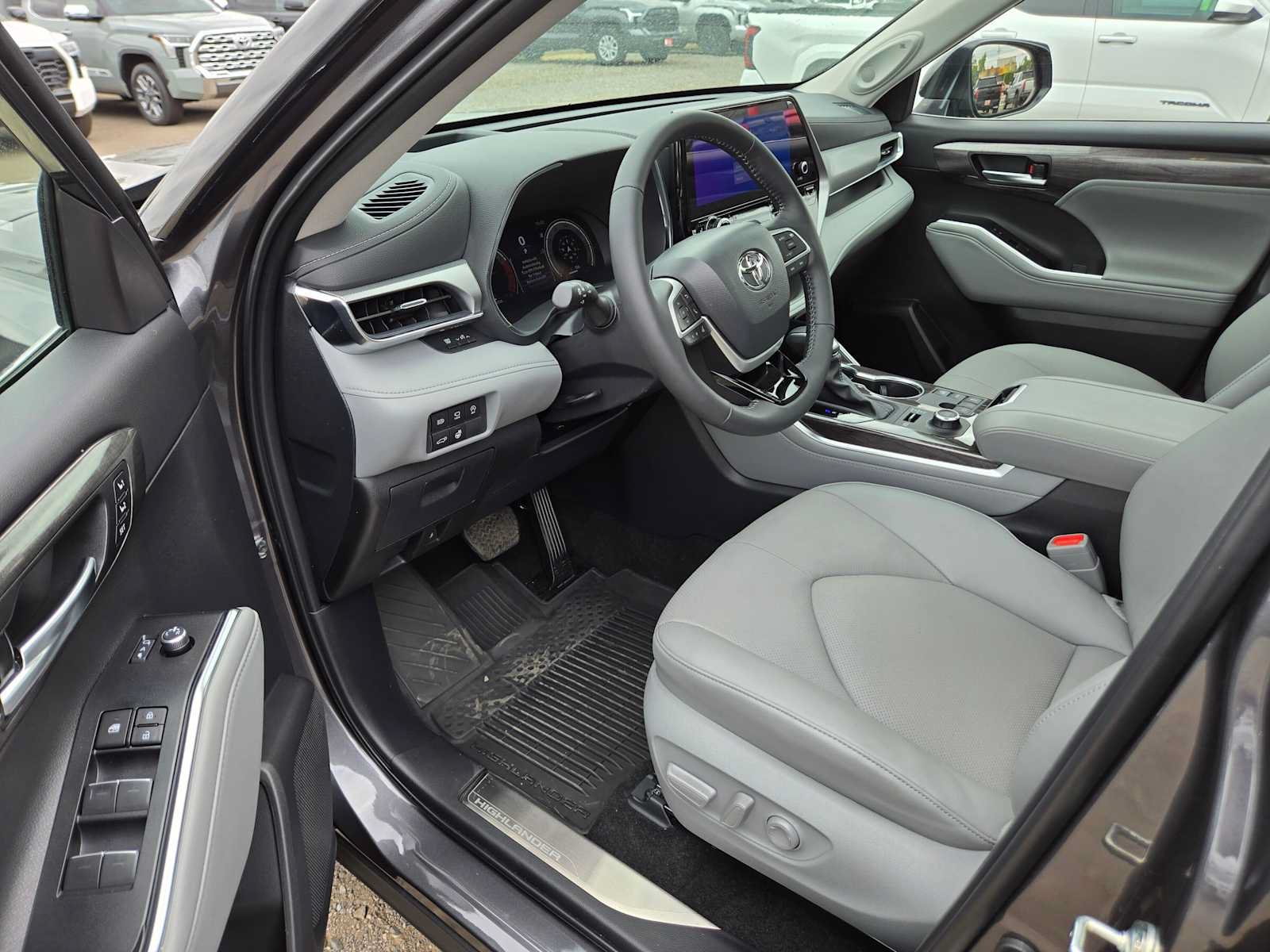 Certified 2025 Toyota Highlander Platinum AWD/4WD image 21